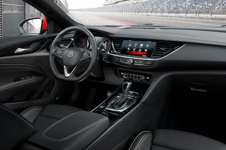 Торпедо Opel Insignia GSi 2017 года  (фото 42 из 45)
